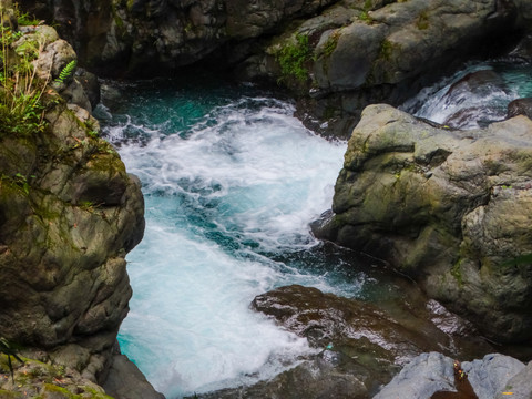 山涧溪流