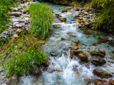 山涧溪流