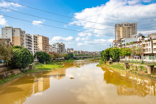 一河两岸