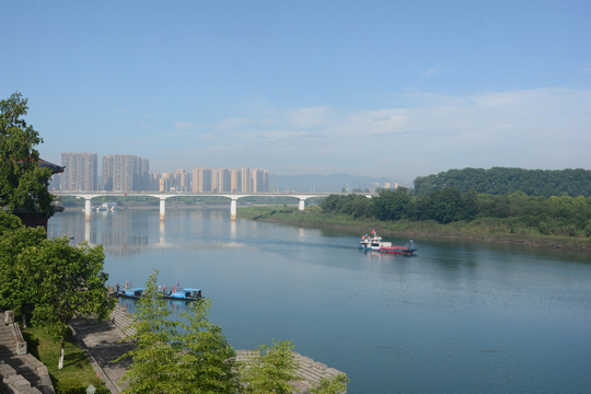 水面雾景