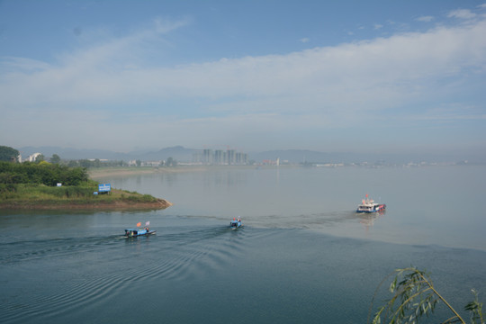 水面雾景