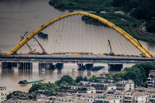 龙山俯瞰绍兴上虞建设中的大桥