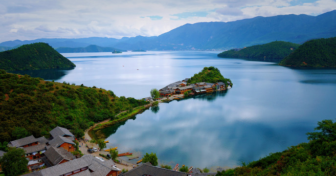 泸沽湖全景