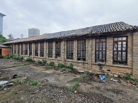 废弃复古红砖厂房