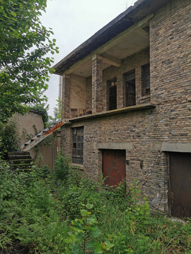 废弃复古红砖厂房