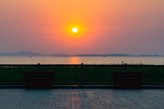 太湖边的自行车骑行道