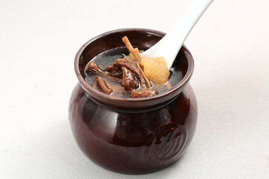 珍菌煲湯