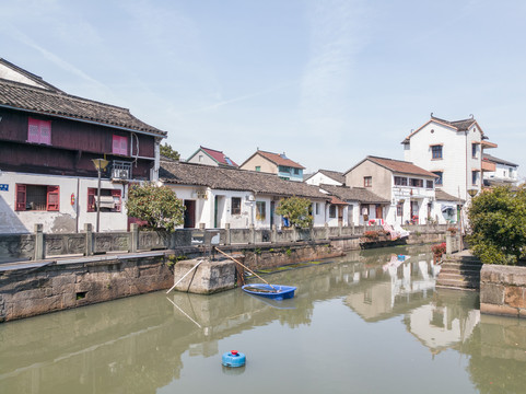 江南水乡傍河民居