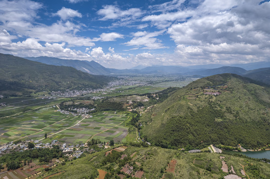 云南大理乡村湖泊风光