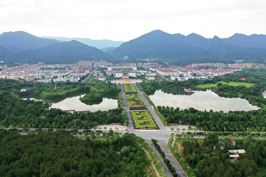 航拍井冈山市中心公园