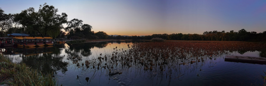 圆明园湖景全景照