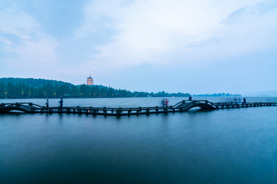 杭州西湖长桥风光