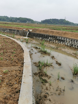 改造水坝