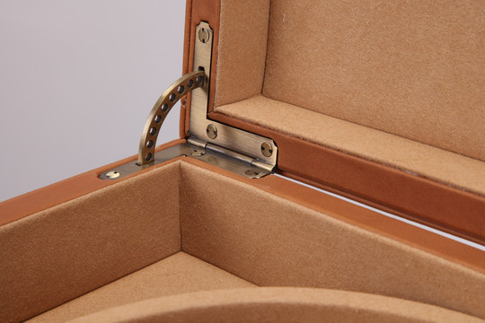 褐色复古锁扣首饰盒