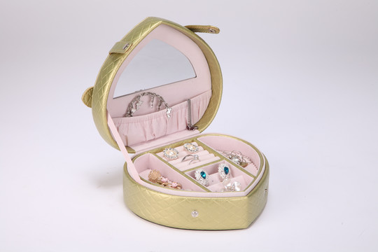 金色心形首飾盒