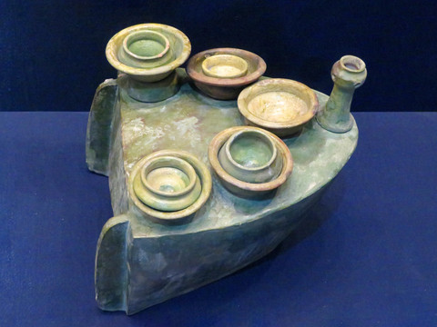 汉代釉陶灶