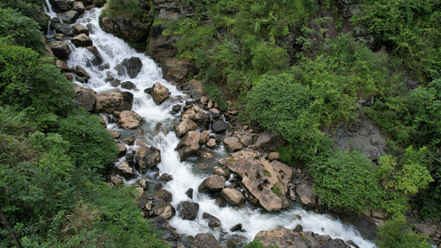 溪水