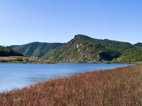 水天一色野秋高