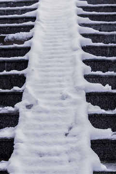 下雪天的台阶