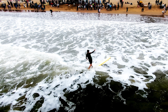 海边冲浪