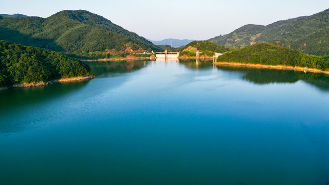 水库堤坝