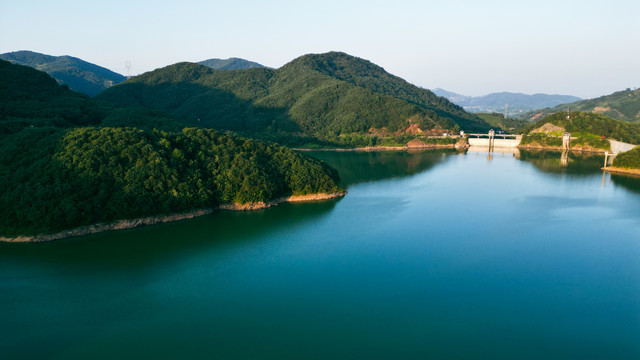 水库堤坝