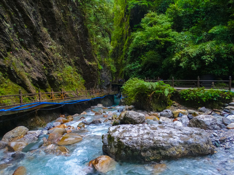 峨眉山一线天