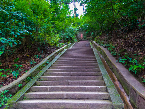 峨眉山石台阶