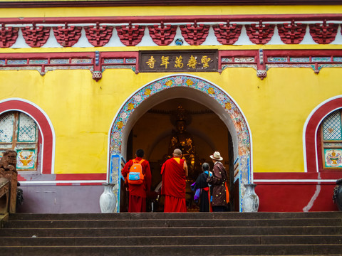 峨眉山寺庙