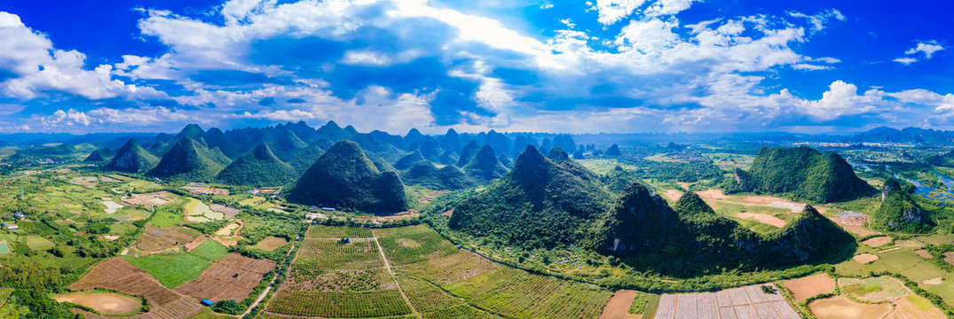 桂林的山峰自然风光