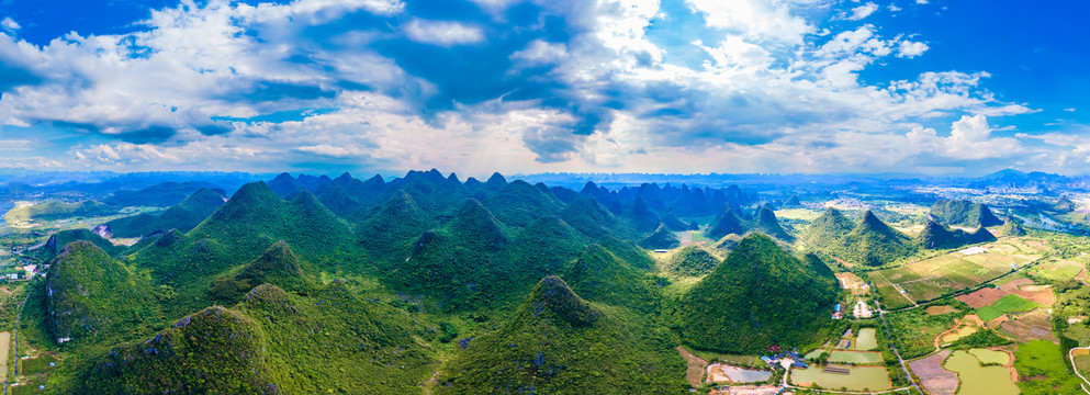 桂林的山峰自然风光