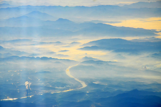 山峰河流