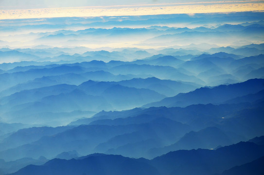 重峦叠嶂