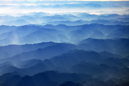 重峦叠嶂