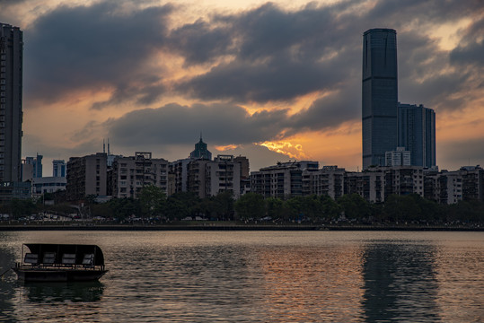 城市夕阳建筑风景风光唯美都市