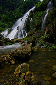 山水瀑布山泉水源