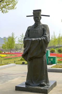 張知白雕像