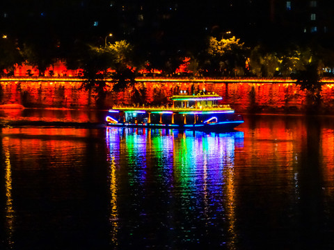 乐山游船夜景