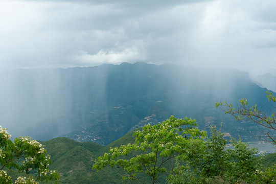 巫山山脉之山雨欲来