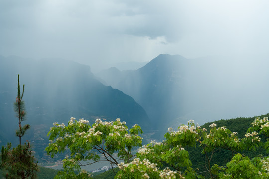 巫山山脉之山雨欲来