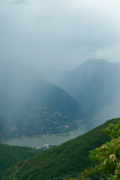 巫山山脉之山雨欲来