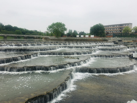 河流水瀑