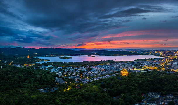 杭州西湖城隍阁全景