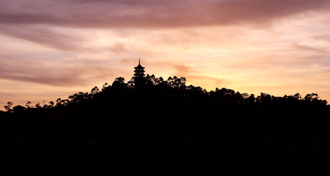 落日余晖的天空