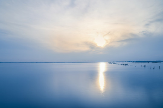 上海淀山湖黄昏日落风光