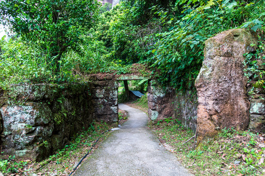 广西桂平白石山北门