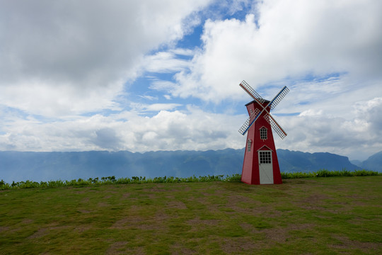 重庆市巫山县摩天岭休闲草坪