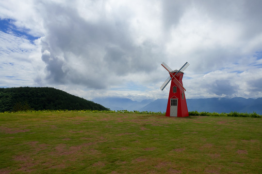 重庆市巫山县摩天岭休闲草坪