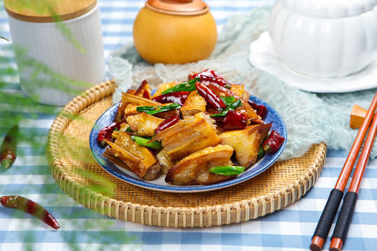 美味爆炒煙熏魚肚