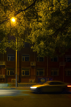 夜景街道路灯和车灯